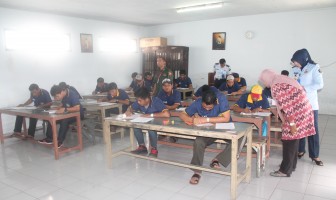 Warga Binaan Lapas Cirebon Antusias Jalani Hari Terakhir UN di Dalam Lapas