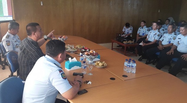 Kakanwil Sumsel Berikan Arahan kepada Petugas Lapas Muara Enim