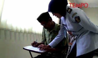 Wah, Narapidana Berusia 51 Tahun Ini Ikut Ujian Nasional SD