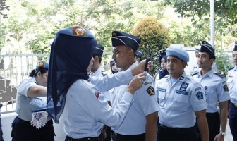 Sembilan Pegawai Rupbasan Jaktim Disematkan Tanda Pangkat Baru