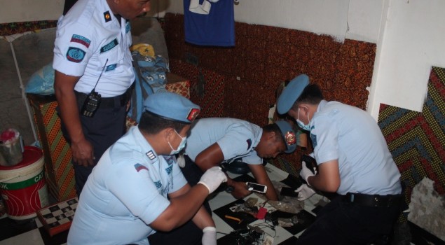 Usai Apel, Lapas Cirebon Langsung Razia Dadakan