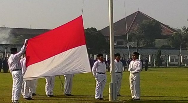 Gembong Teroris Umar Patek Kibarkan Bendera Merah Putih