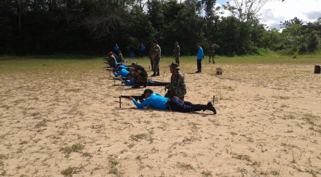 Lapas Muara Enim Tingkatkan Kemampuan Petugas Dengan Latihan Menembak