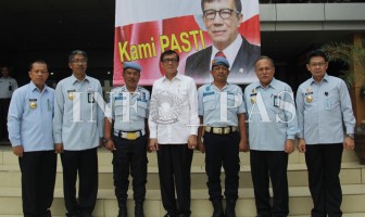 Menteri Yasonna Beri Penghargaan Petugas Lapas Kota Baru