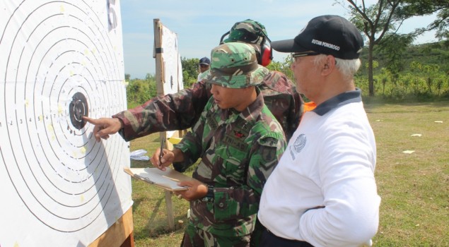 Petugas Rutan Ponorogo Rutin Laksanakan Latihan Menembak