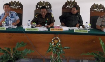 Kalapas Tuban Hadiri Diskusi MAHKUMJAKPOL