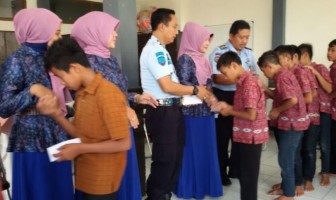 Bapas, Lapas, dan Rutan Garut, Berbagi kepada Anak Panti Jelang Ramadan