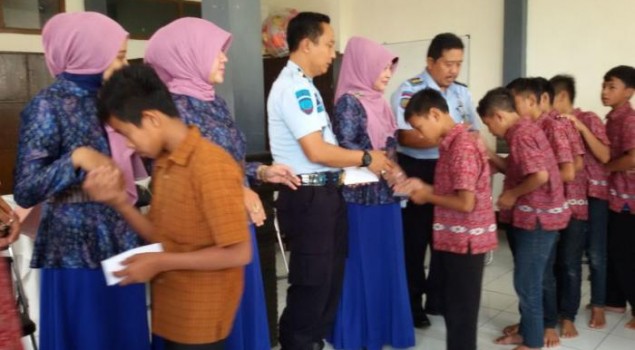 Bapas, Lapas, dan Rutan Garut, Berbagi kepada Anak Panti Jelang Ramadan