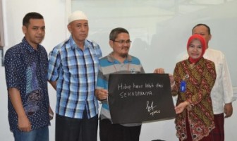 Jonru Mengajari Narapidana Menulis