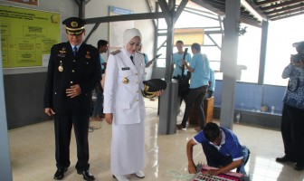 Bupati Brebes Borong Keset Kerajinan Warga Binaan Lapas