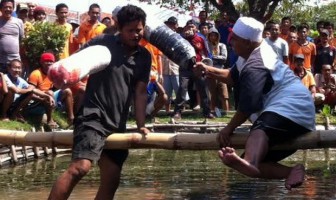 HUT RI ke-70, Napi Lapas Kelas II A Pekalongan Tarung Guling