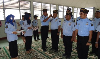 10 Petugas Rutan Prabumulih Naik Pangkat