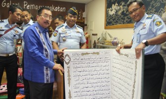 Ditjenpas Terima Alquran Raksasa Karya Warga Binaan untuk Masjid Istiqlal