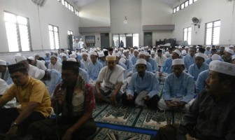 Nuansa Biru & Putih Warnai Idul Adha di Rutan Kraksaan