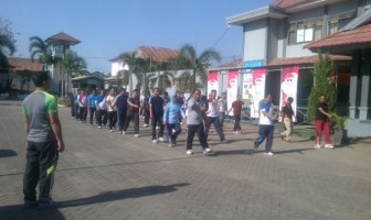Kalapas Narkotika Sungguminasa Latih Jajarannya Baris-berbaris