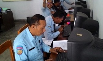 Pegawai LPKA Kutoarjo Dapat Pelatihan Komputer