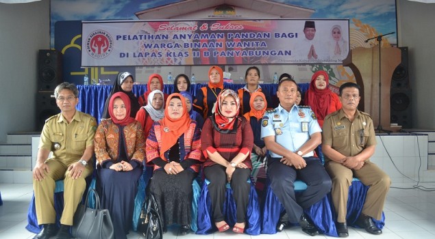 Napi Wanita di Lapas Panyabungan Dapat Pelatihan Anyaman Pandan