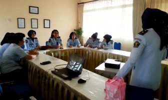 Pegawai Lapas Wanita Malang Dibekali Penyuluhan Kosmetik Aman