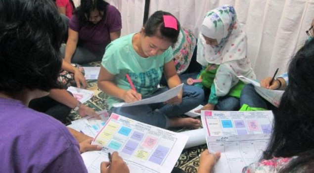 Warga Binaan Rutan Pondok Bambu Senang Diajarkan Membuat 'Batik Girl'