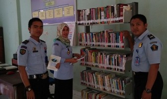 Ratusan Buku Baru Isi Perpustakaan Lapas Muara Enim