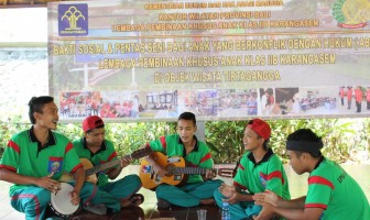 Anak LPKA Karangasem Bhakti Sosial di Objek Wisata Tirta Gangga