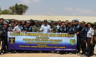 Rutan Cirebon Laksanakan Latihan Kesamaptaan dan Menembak Untuk Petugas Pengamanan