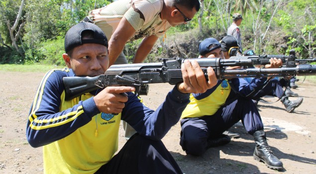 35 Petugas Lapas Ternate Asah Kemampuan Menembak