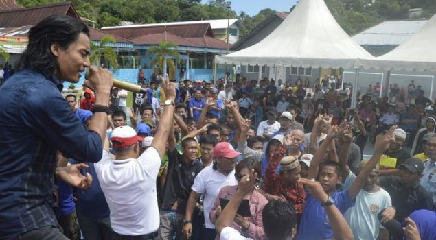 Senangnya, Warga Lapas Dihibur Charly Van Houten