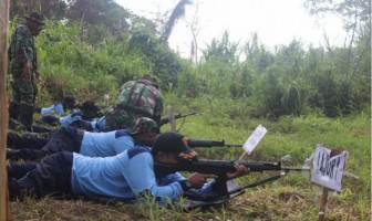 LAPAS SERUI ASAH KEMAMPUAN MENEMBAK ANGGOTA PENGAMANAN