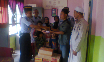 Rutan Barabai Sumbang Uang & Sembako untuk Anak Yatim