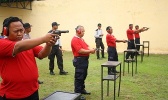 50 Petugas Lapas & Rutan Wilayah Surabaya Gelar Latihan Menembak