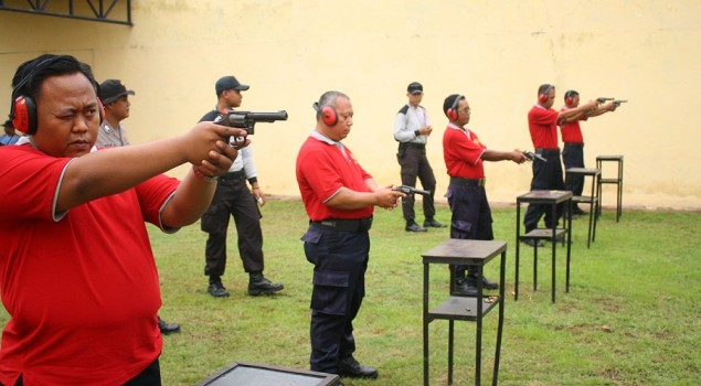 50 Petugas Lapas & Rutan Wilayah Surabaya Gelar Latihan Menembak