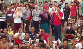500 WBP Lapas Serang Minum Susu Bersama