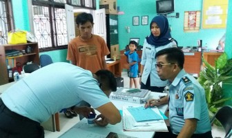Bapas Pekanbaru Lakukan Tes Urin terhadap Klien Baru