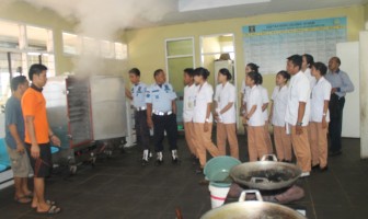 Mahasiswa Akper Lebak Ramai-Ramai Masuk Tahanan Rutan Rangkasbitung