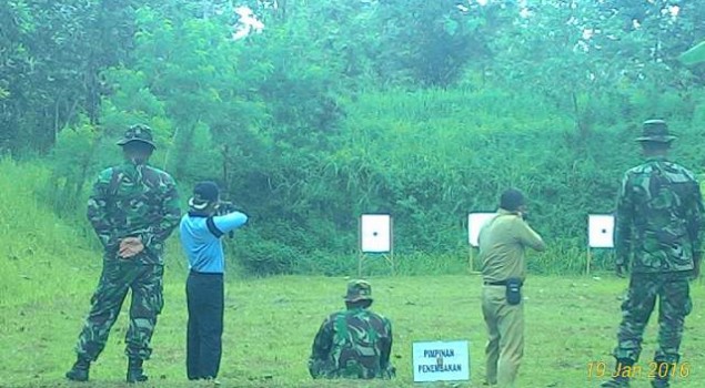 Regu Pengamanan Lapas Ciamis Latih Kemampuan Menembak