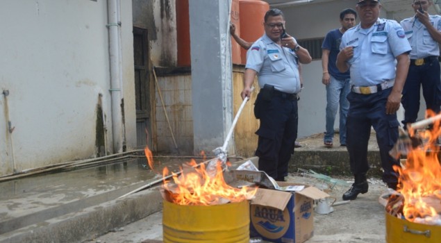 Rutan Samarinda Musnahkan Barang Terlarang & Sitaan