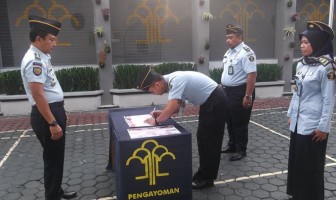 Pejabat Rutan Garut Teken Komitmen Kinerja 2016