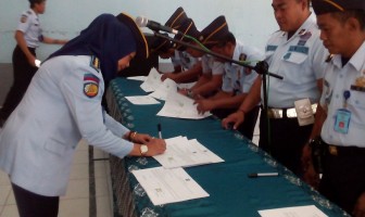 Seluruh Petugas Lapas Serang Teken Janji Kinerja & Pakta Integritas