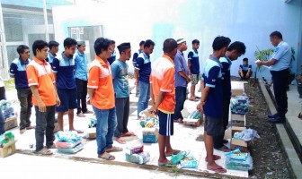 Senangnya WBP Lapas Palopo Dapat Bingkisan