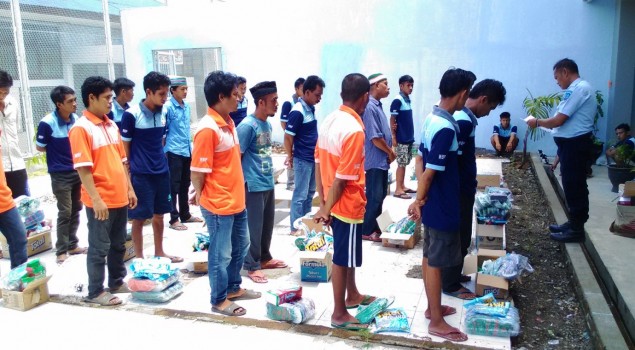 Senangnya WBP Lapas Palopo Dapat Bingkisan