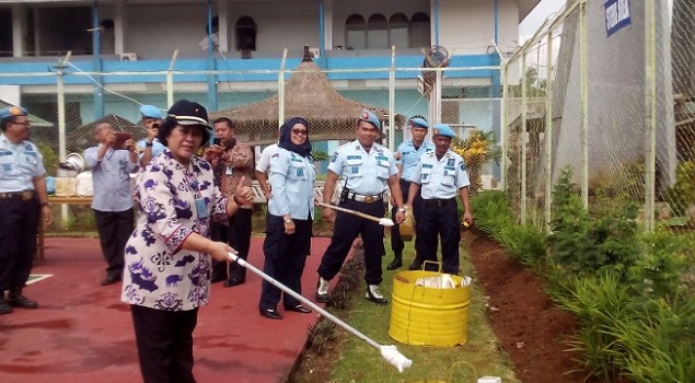 Lapas Serang Musnahkan Barang Terlarang Hasil Penggeledahan