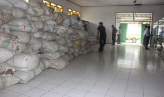 Tidak Cukup Bukti, Rupbasan Kendari Keluarkan Ratusan Karung Tangkai Cengkeh