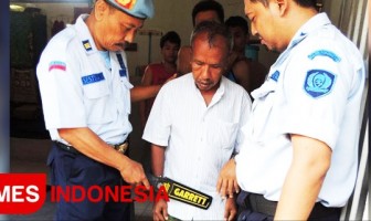 Cegah HP dan Narkoba, Petugas Lapas Geledah Kamar