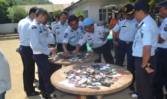Lapas Panyabungan Musnahkan Ratusan Unit HP Hasil Penggeledahan