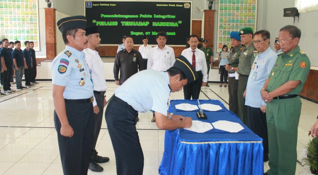 Petugas dan WBP Lapas Bogor Tandatangani Pakta Integritas â€œPerang Terhadap Narkobaâ€