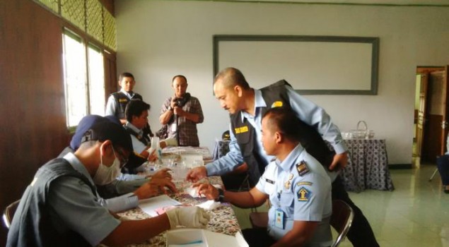 Satgas Kamtib Test Urine Pegawai Lapas Pontianak
