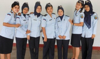 Sipir Cantik Berhijab, Diisengi Napi yang Minta Nomor HP