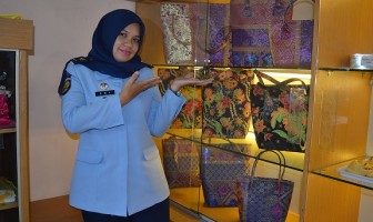 Kembangkan Kreativitas, WBP Wanita Palembang Hasilkan Tas Unik