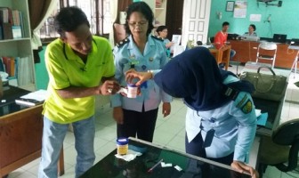 Klien Baru Bapas Pekanbaru Langsung Dites Urin
